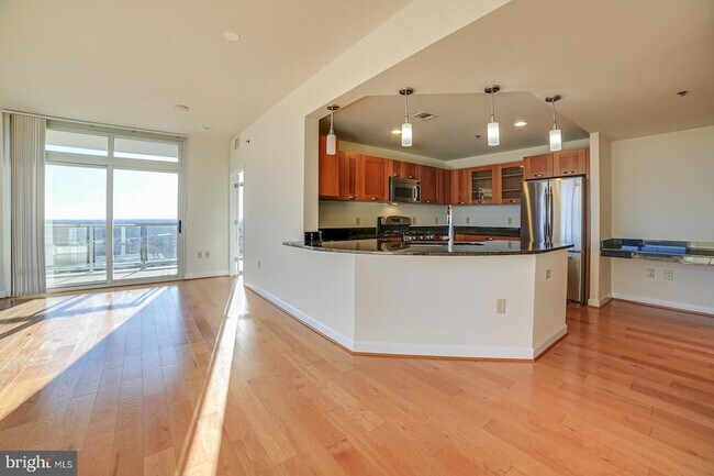 Building Photo - 5750 Bou Ave