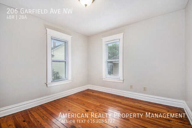 Building Photo - 206 Garfield Ave NW