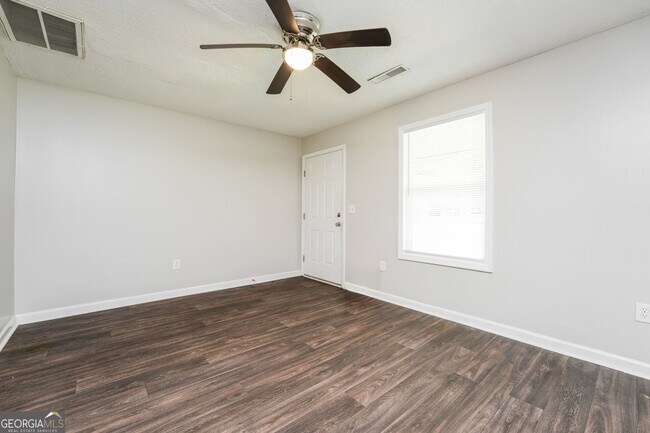 Building Photo - 400 Lexington Cir