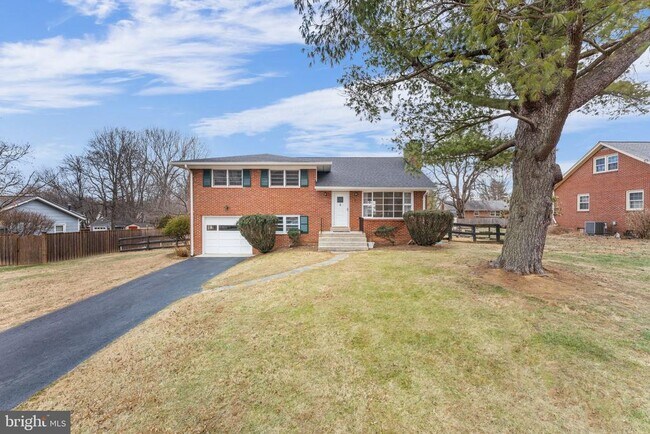 Building Photo - 12 Earlybird Ave