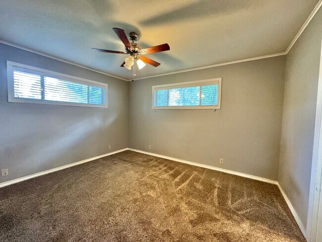 Building Photo - For Rent – Spacious Home Next to Spring Lake Park!