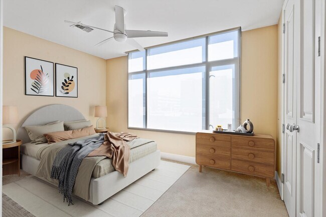 Building Photo - 2211 E Camelback Rd