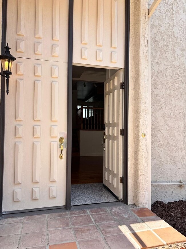 Building Photo - Welcome to this stunning 2 bedroom 2.5 bat...