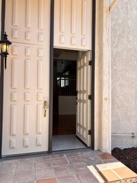 Building Photo - Welcome to this stunning 2 bedroom 2.5 bat...