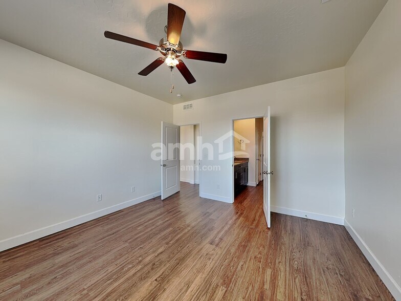 Building Photo - 378 E Sicily Dr