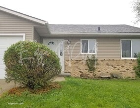 Building Photo - Now leasing for May 2026! Four Bed/One Bath