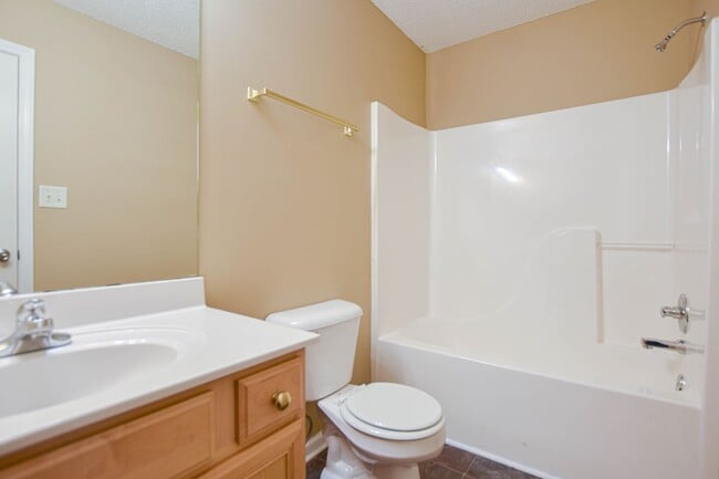 Building Photo - Pet Friendly Three Bedroon!