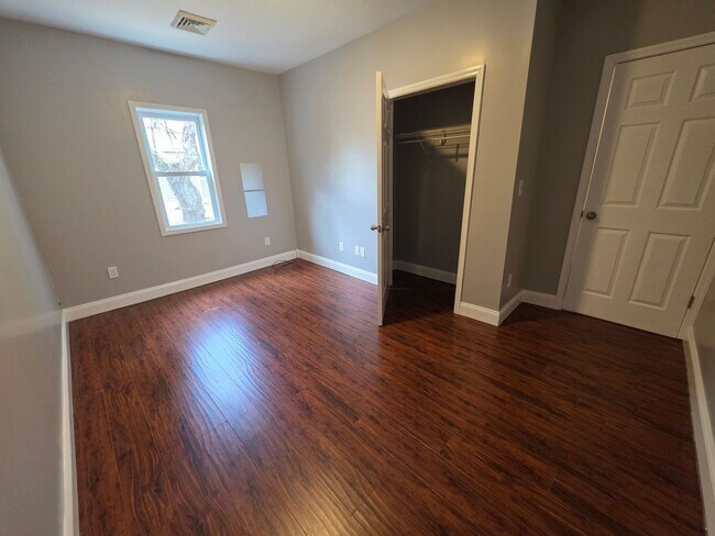 Building Photo - 2 Bed 1 Bath Apartment In Loch Sheldrake