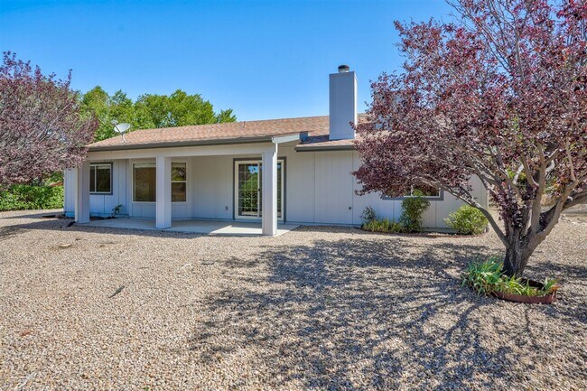 Building Photo - 3 Bedroom, 2 Bath, 2 Car Garage For Rent in Prescott!