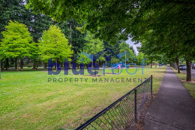 Building Photo - 13333 SE Mill St