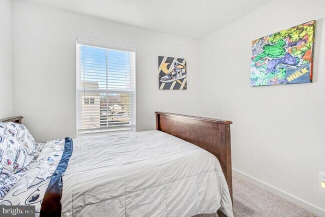 Building Photo - 423 Honeyberry Ln