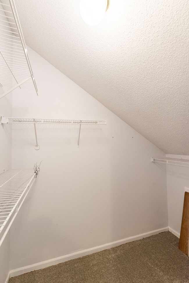 Building Photo - 4 Bed home in Olathe- Quick access to I-35