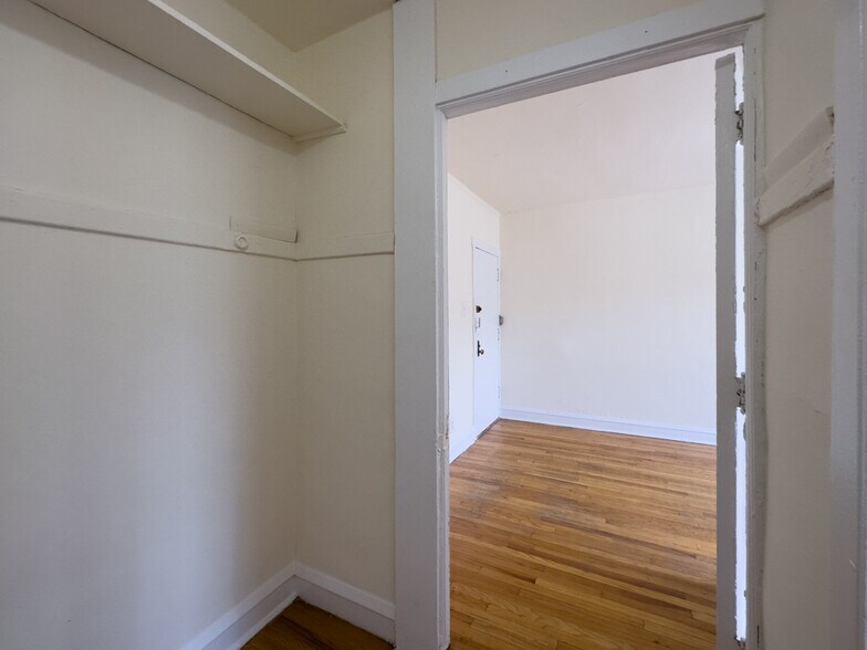 Building Photo - 3308 W Schubert Ave