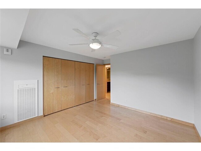 Building Photo - 2885 Knox Ave S