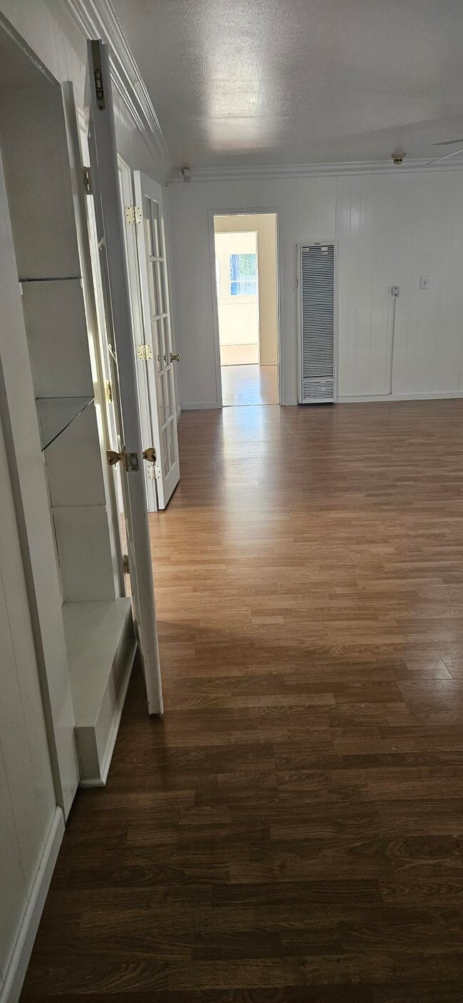 Building Photo - 609 E Main St