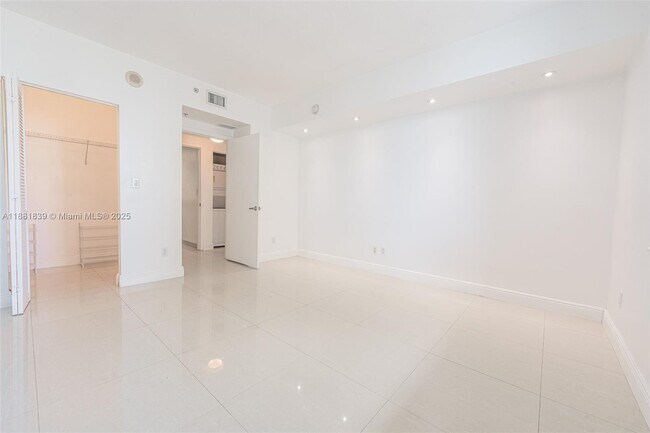 Building Photo - 335 S Biscayne Blvd