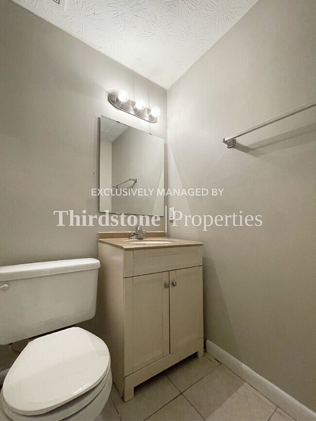 Building Photo - 2569 Kershaw Dr W