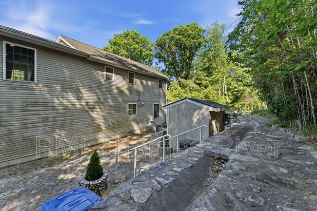 Building Photo - 62 Terry Rd