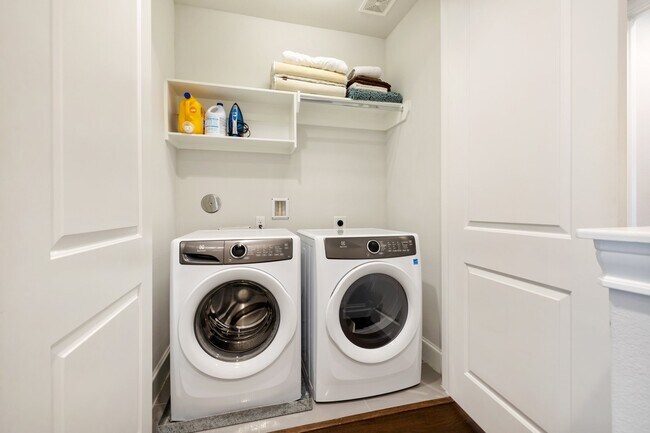 Building Photo - 2711 Stelter Pl