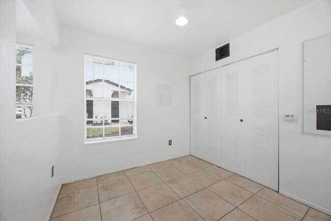 Building Photo - 1602 Columbia Arms Cir