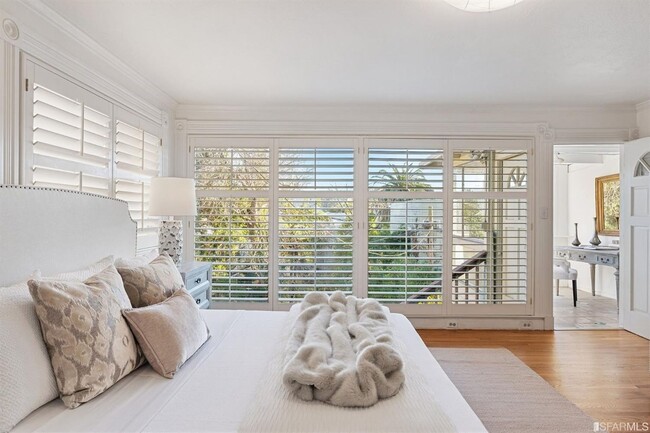 Building Photo - NEW! Stunning Pacific Heights Top-Floor Co...