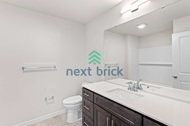 Building Photo - "Spacious 3-Bedroom Luxury Townhouse in Everett with 3 Full Baths"