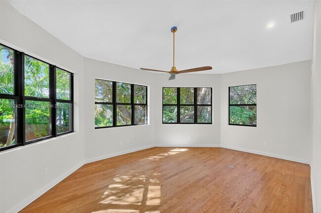 Building Photo - 2330 Overbrook St