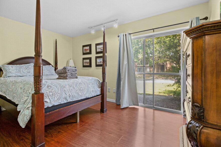 Building Photo - 1700 SW 16th Ct