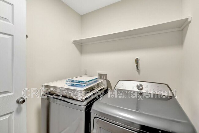 Building Photo - 6961 Raymond Ave