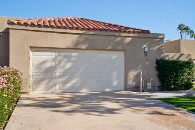 Building Photo - 29 Lakeshore Dr