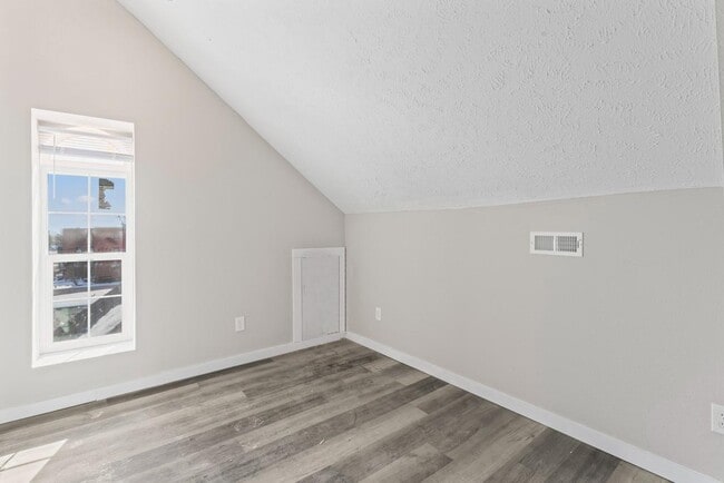 Building Photo - 621 E Main St