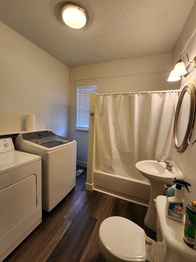 Building Photo - Sugarhouse Single Level 2 bd. 1 bath Single Family home!