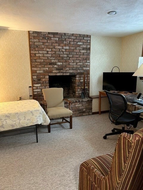 Building Photo - 438 Old Bedford Rd