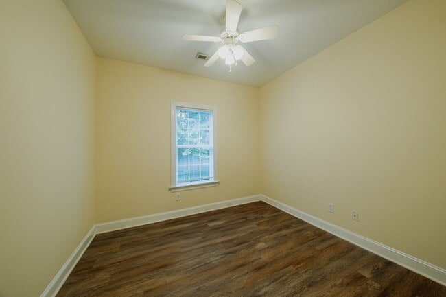 Building Photo - 8 Hydrangea Ct