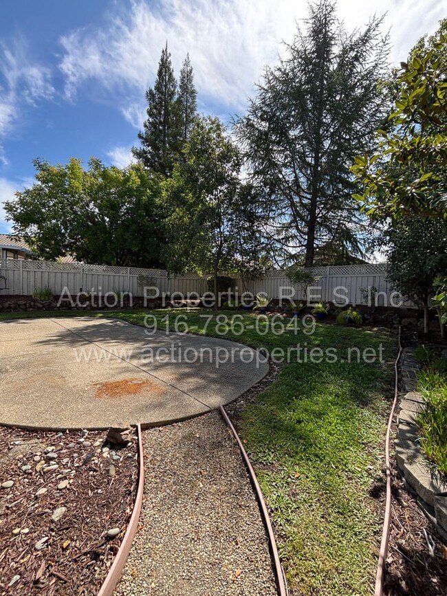 Building Photo - 6000 Buggy Whip Ln