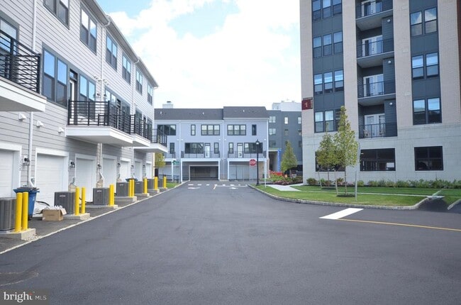 Building Photo - 1305 Parker Blvd