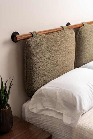 Building Photo - 612 W 8th Ave