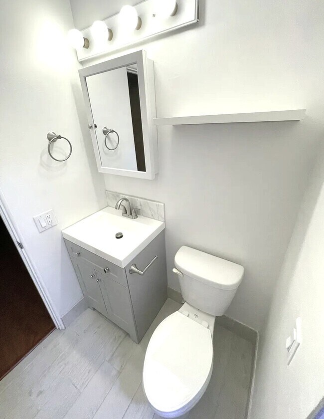 Building Photo - 1515 Sawyerwood Ave