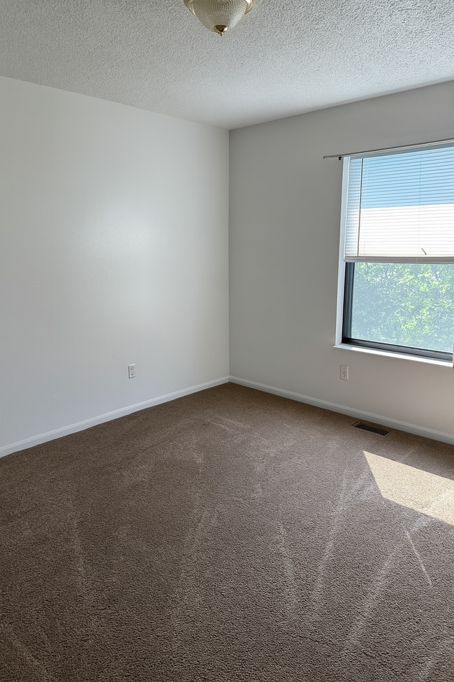 Building Photo - 2512 Elmwood Pkwy
