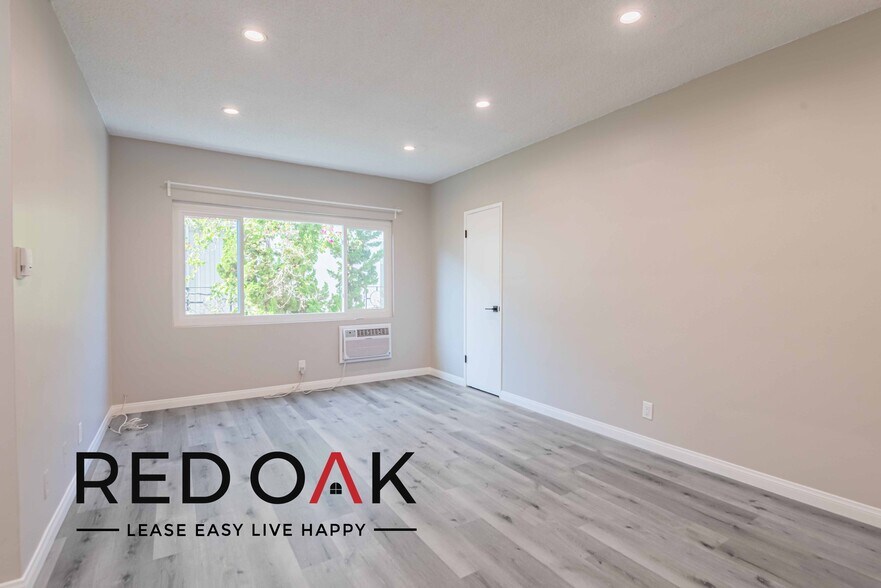 Building Photo - 929 N Genesee Ave