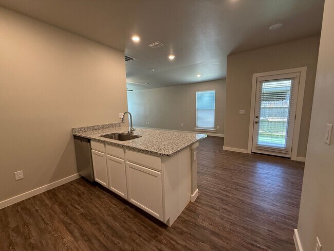 Building Photo - 509 E 21st St