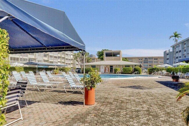 Building Photo - 330 SE 2nd St