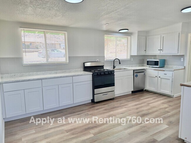 Building Photo - Updated 3 Bed 2 Bath Home Near Downtown Jo...