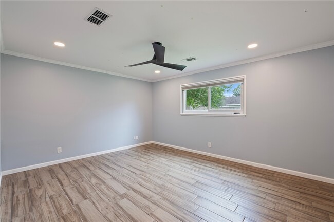 Building Photo - 4034 Shady Springs Dr