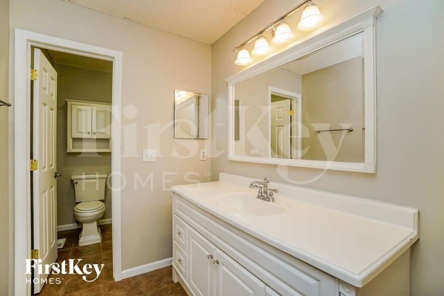 Building Photo - 5241 Frisco Dr