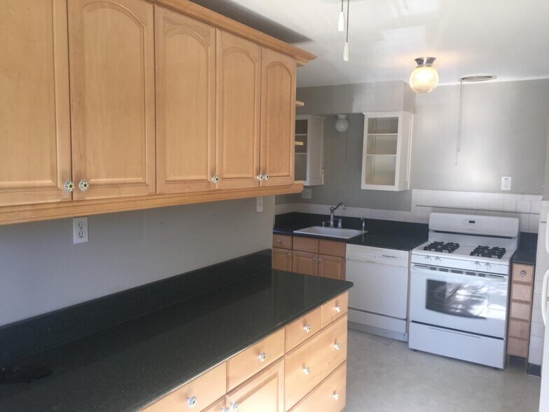 Building Photo - 6739 Dale Ave