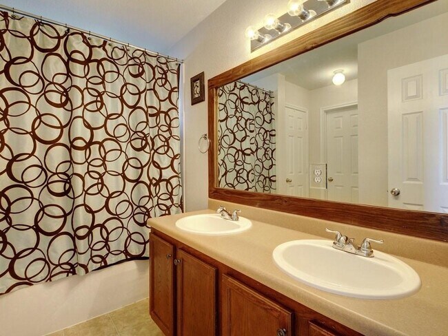 Building Photo - 2488 Green Meadows Ln
