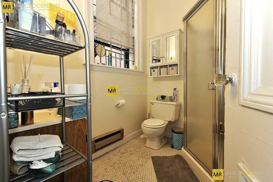 Building Photo - 27 1/2 Massachusetts Ave