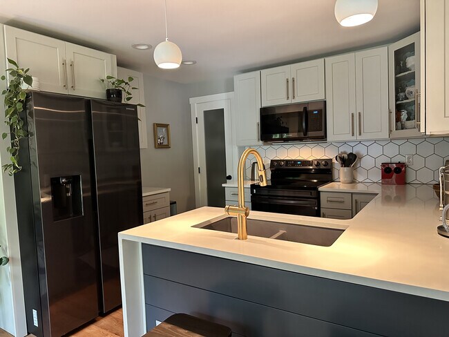 Building Photo - 2562 Miriam Ln