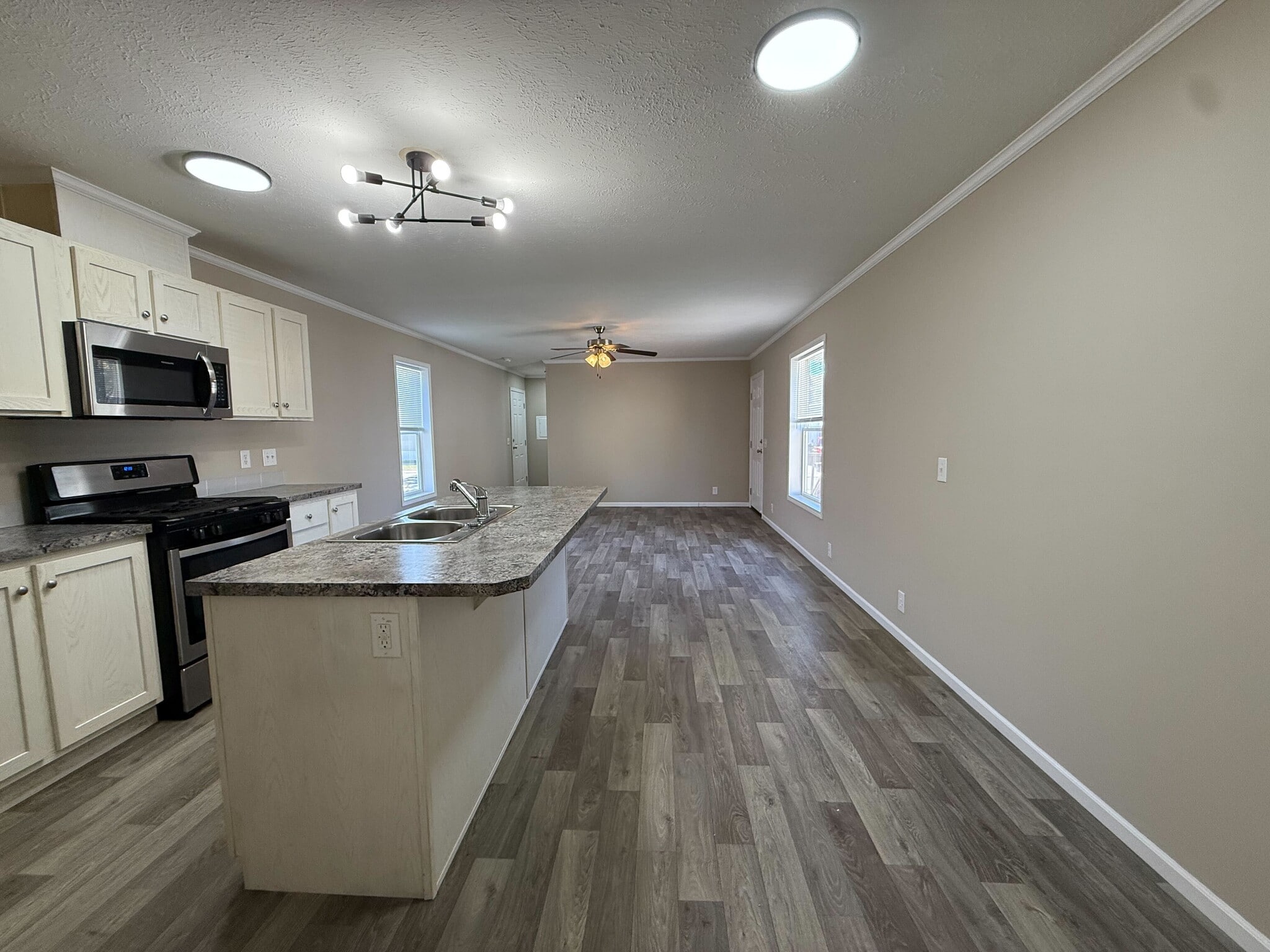 Building Photo - 12501 Apple Ln